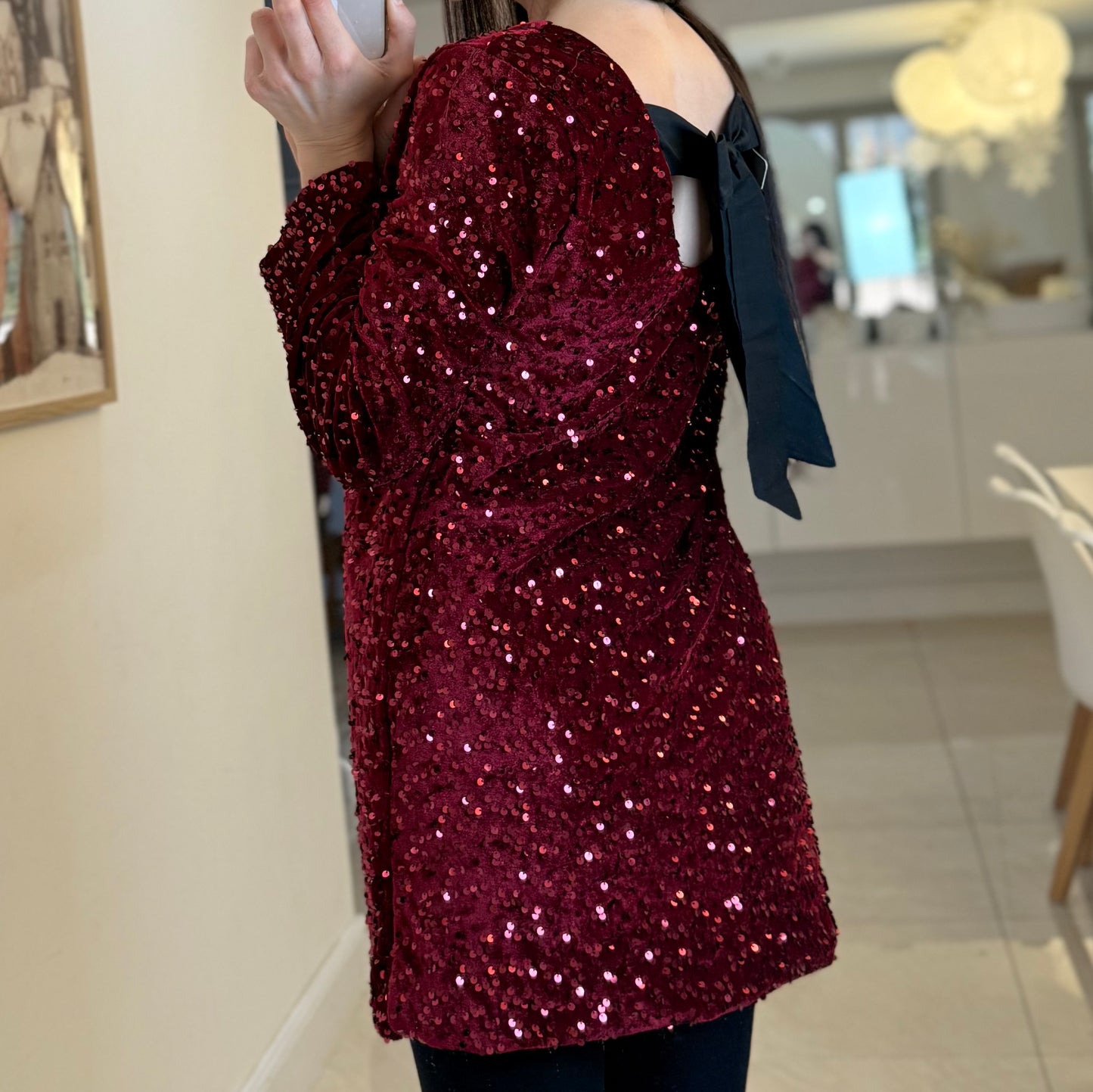 Robe à sequins avec noeud au dos
