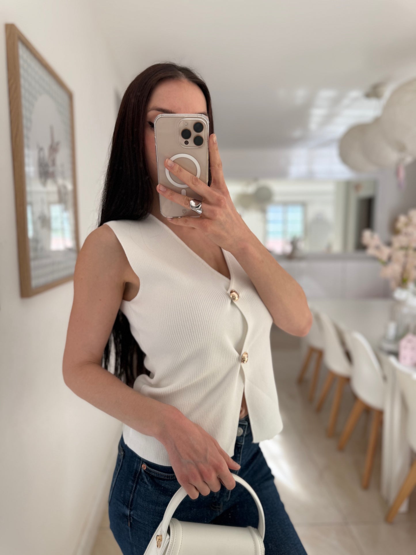 Top sans manches avec boutons dorés