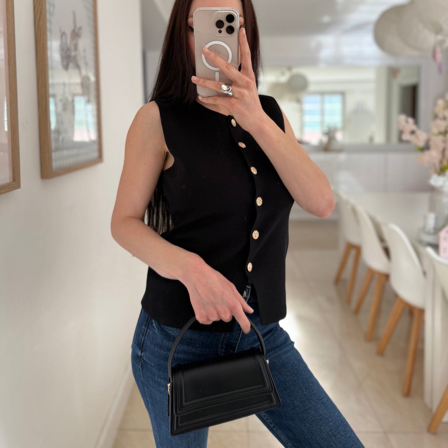 Top sans manches avec boutons dorés