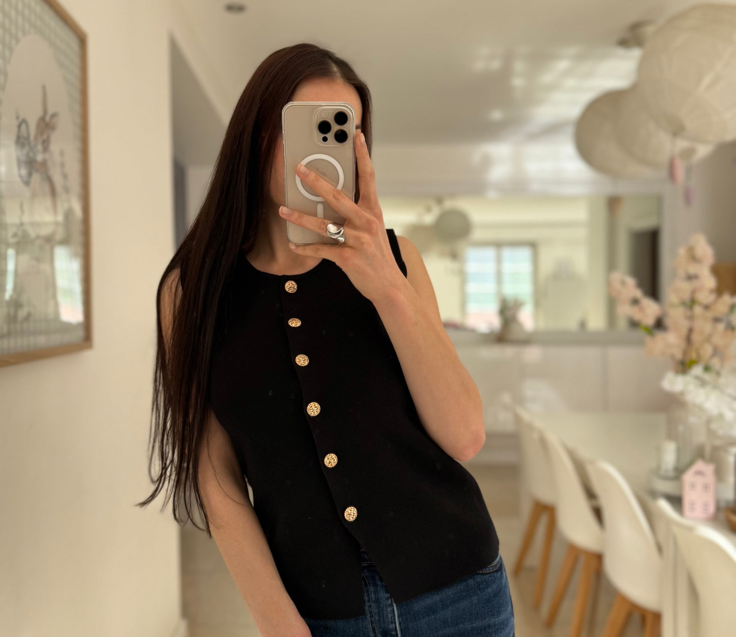 Top sans manches avec boutons dorés