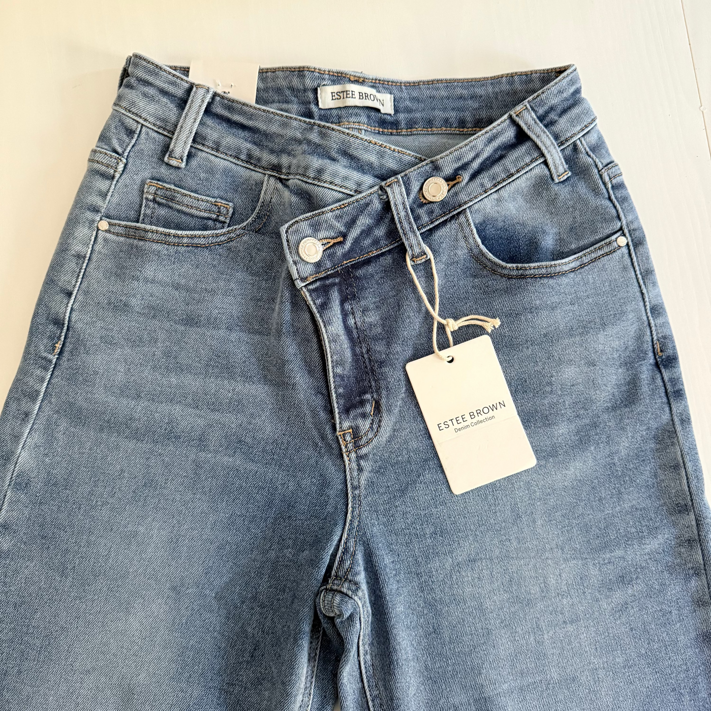 Jean wide leg asymétrique